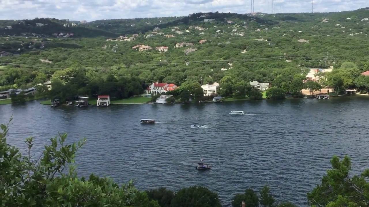 https://mdw-travel-data-us-east-1.s3.amazonaws.com/img/country/United-States/Mount-Bonnell/img_05.jpg