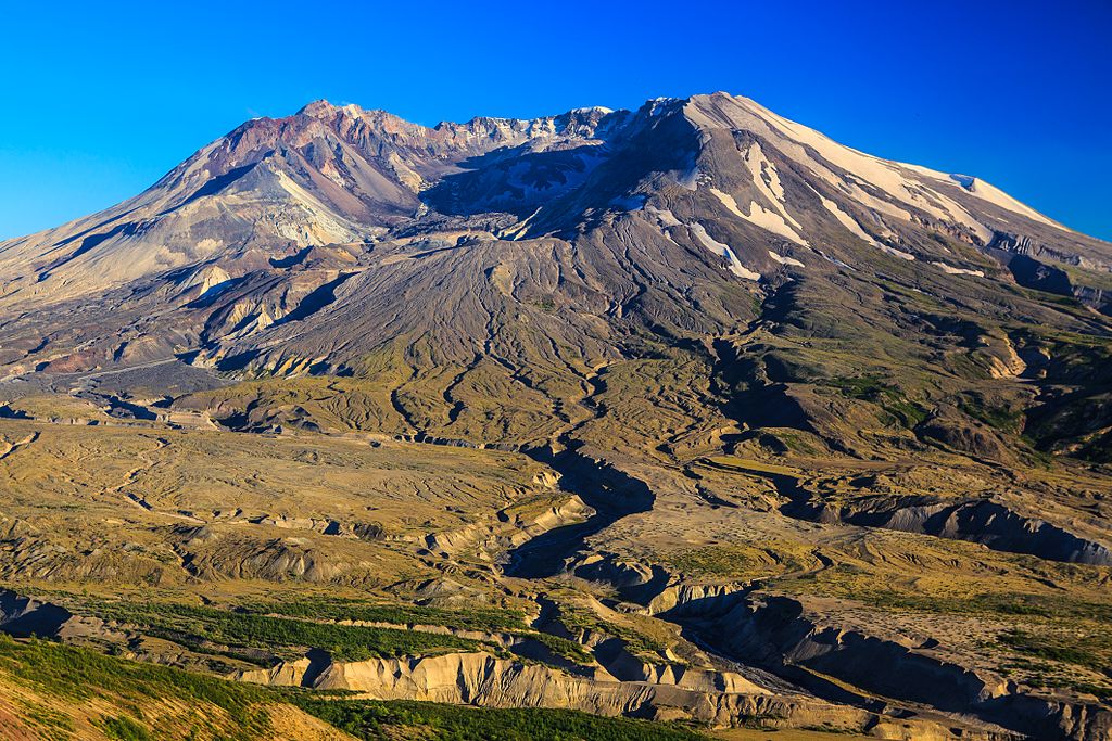 https://mdw-travel-data-us-east-1.s3.amazonaws.com/img/country/United-States/Mount-St-Helens-National-Volcanic-Monument/img_02.jpg