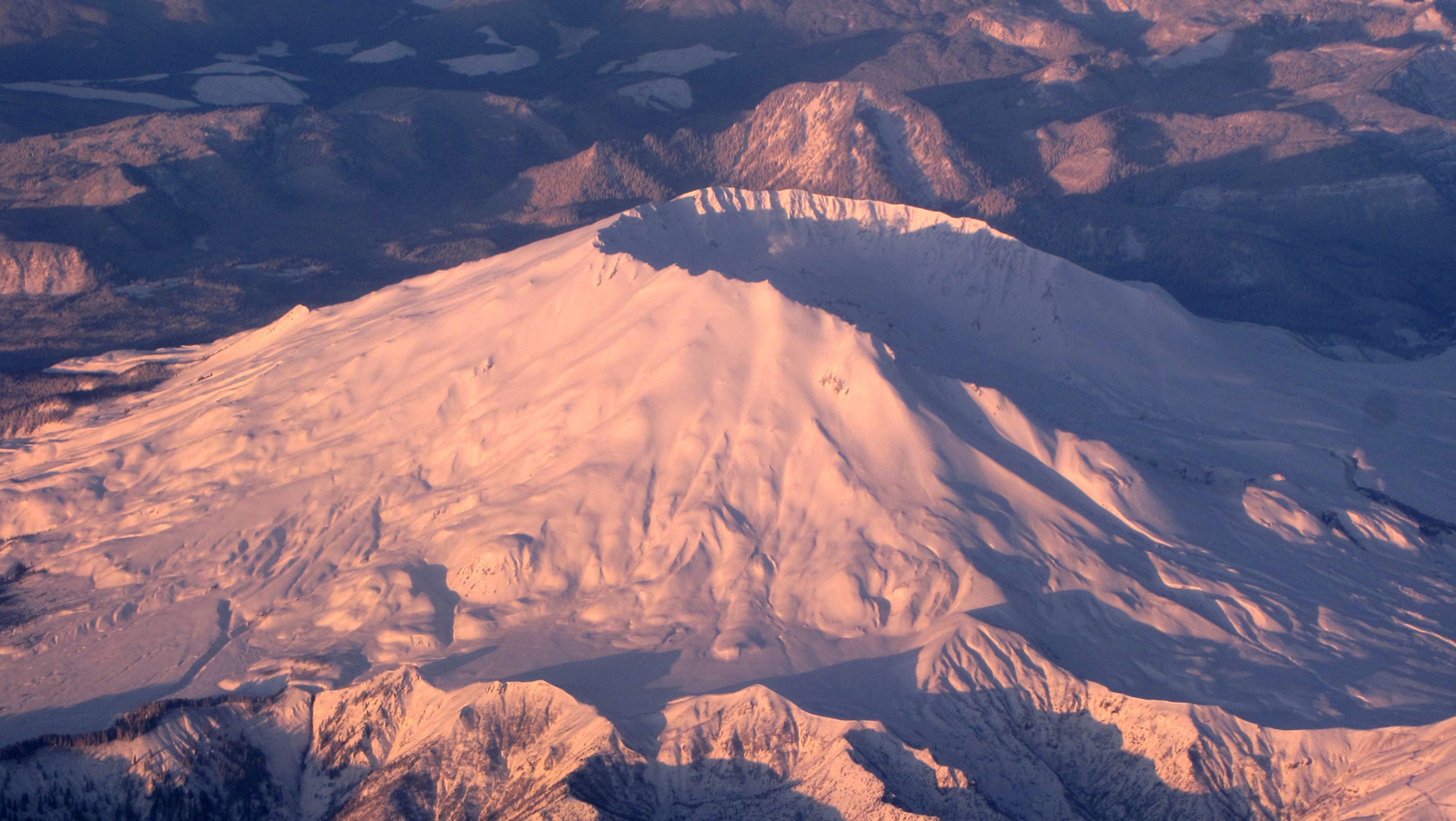 https://mdw-travel-data-us-east-1.s3.amazonaws.com/img/country/United-States/Mount-St-Helens-National-Volcanic-Monument/img_03.jpg