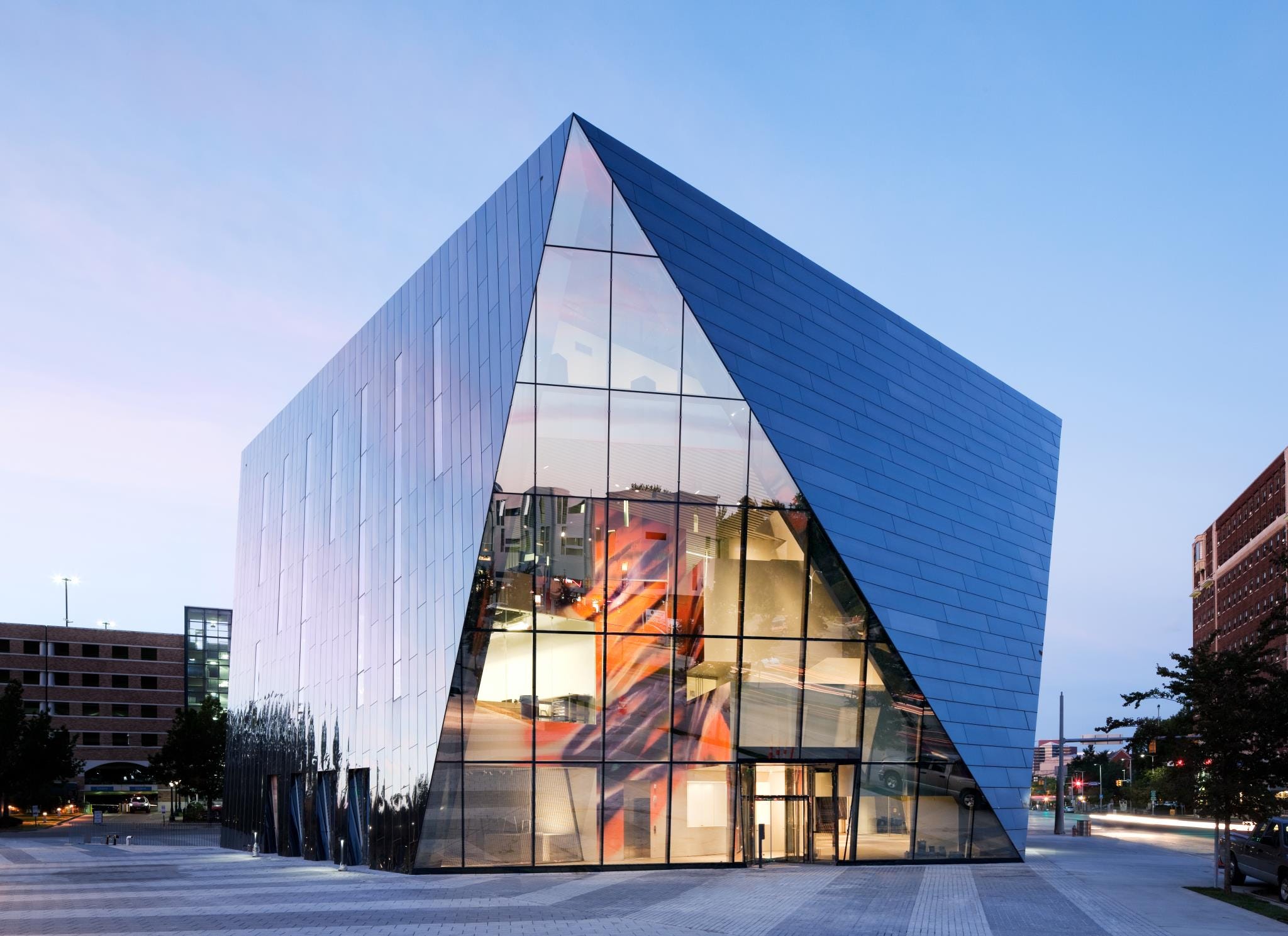 https://mdw-travel-data-us-east-1.s3.amazonaws.com/img/country/United-States/Museum-of-Contemporary-Art/img_00.jpg