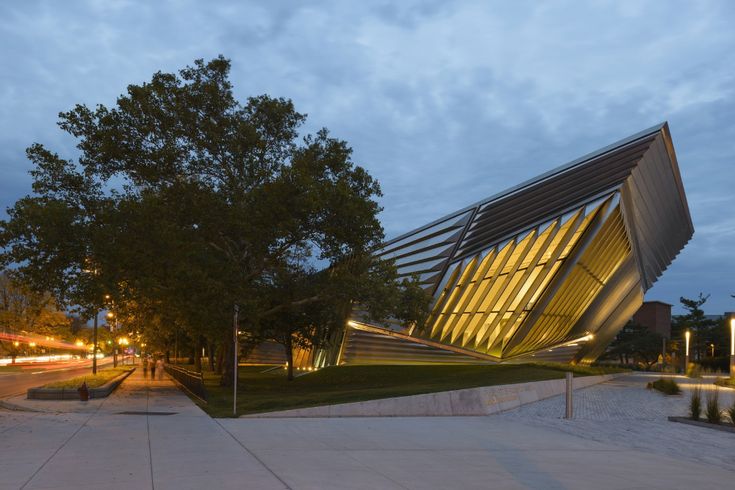 https://mdw-travel-data-us-east-1.s3.amazonaws.com/img/country/United-States/Museum-of-Contemporary-Photography/img_03.jpg