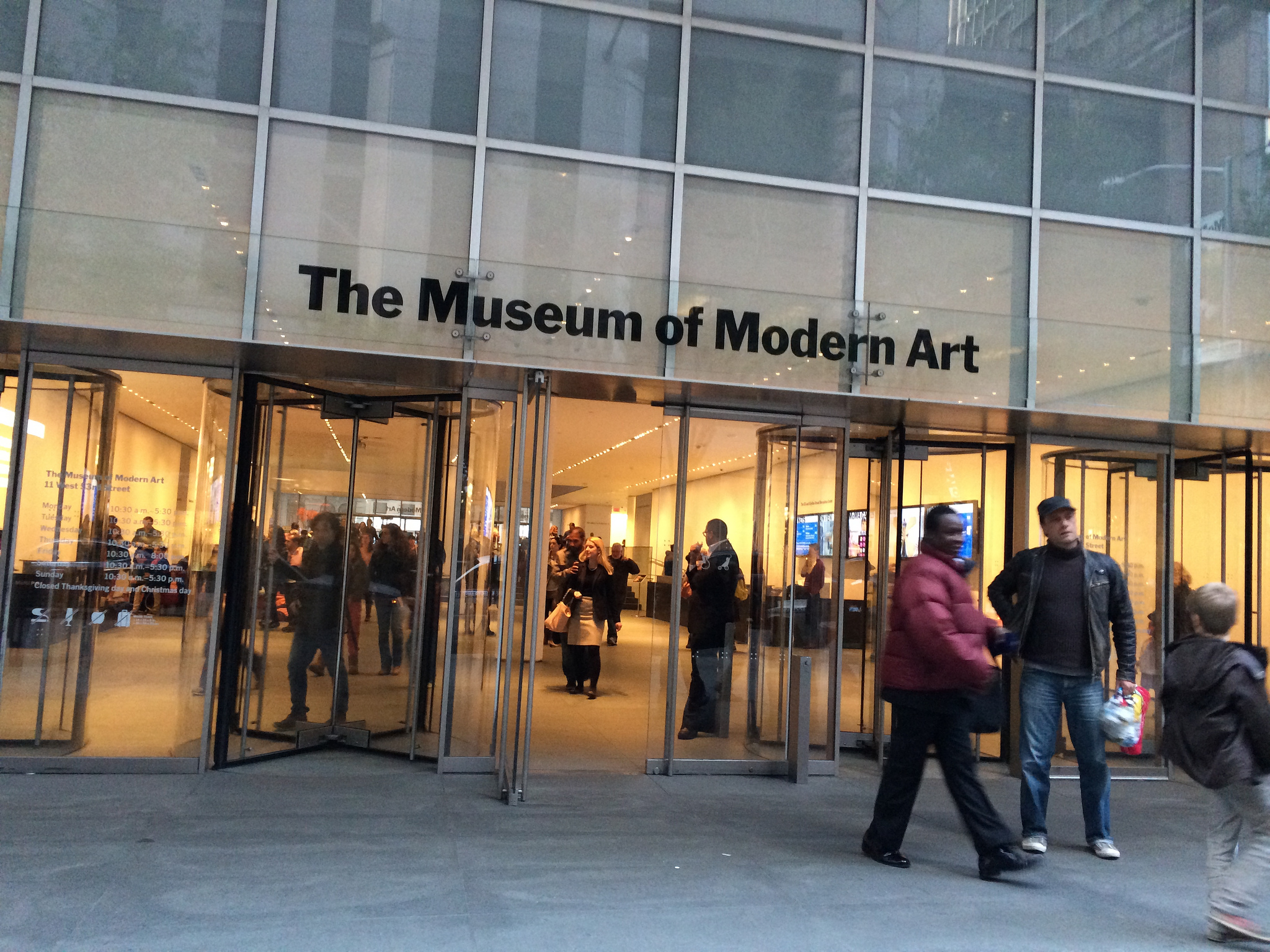 https://mdw-travel-data-us-east-1.s3.amazonaws.com/img/country/United-States/Museum-of-Modern-Art-MoMA/img_02.jpg