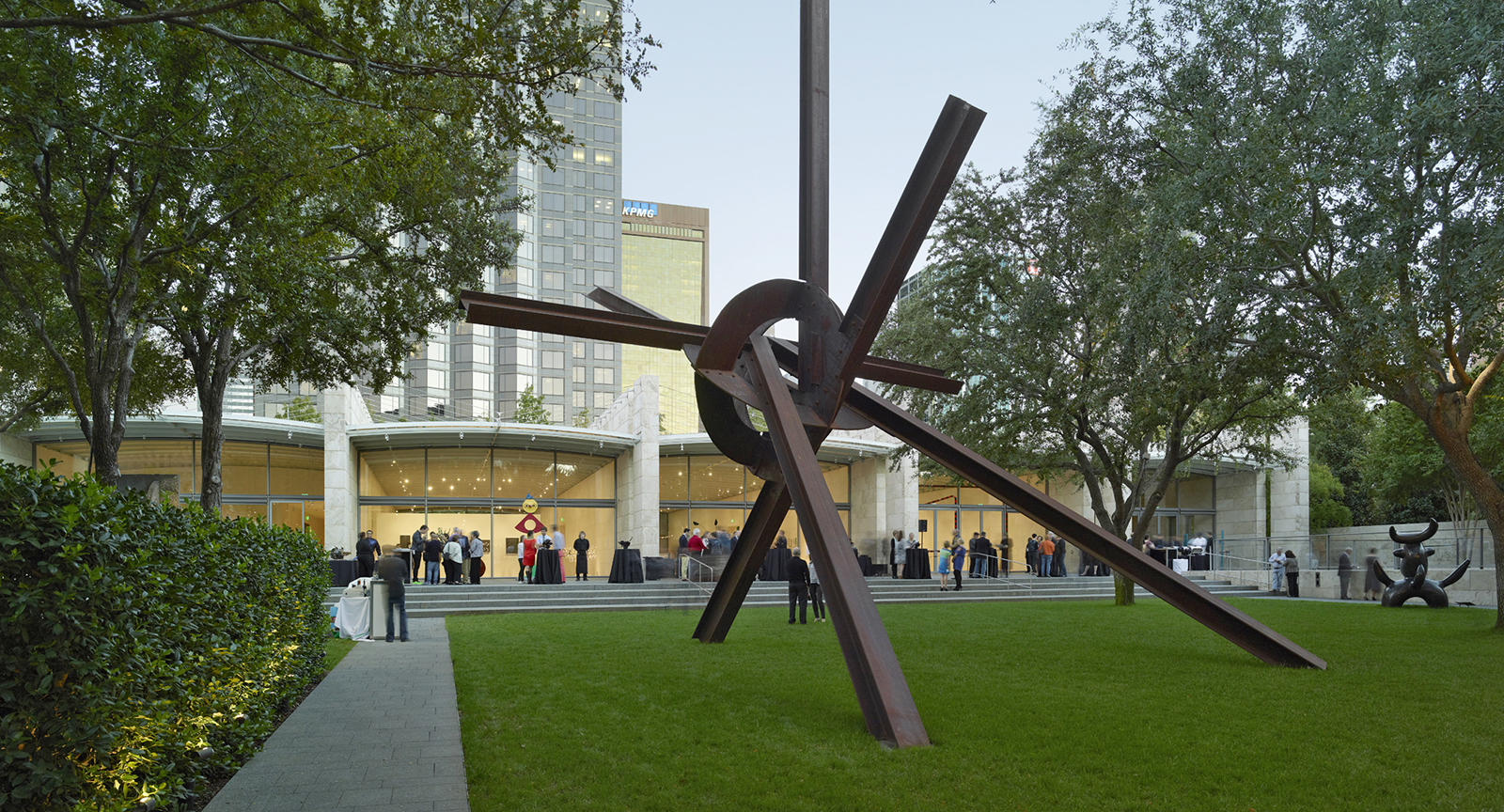 https://mdw-travel-data-us-east-1.s3.amazonaws.com/img/country/United-States/Nasher-Sculpture-Center/img_02.jpg