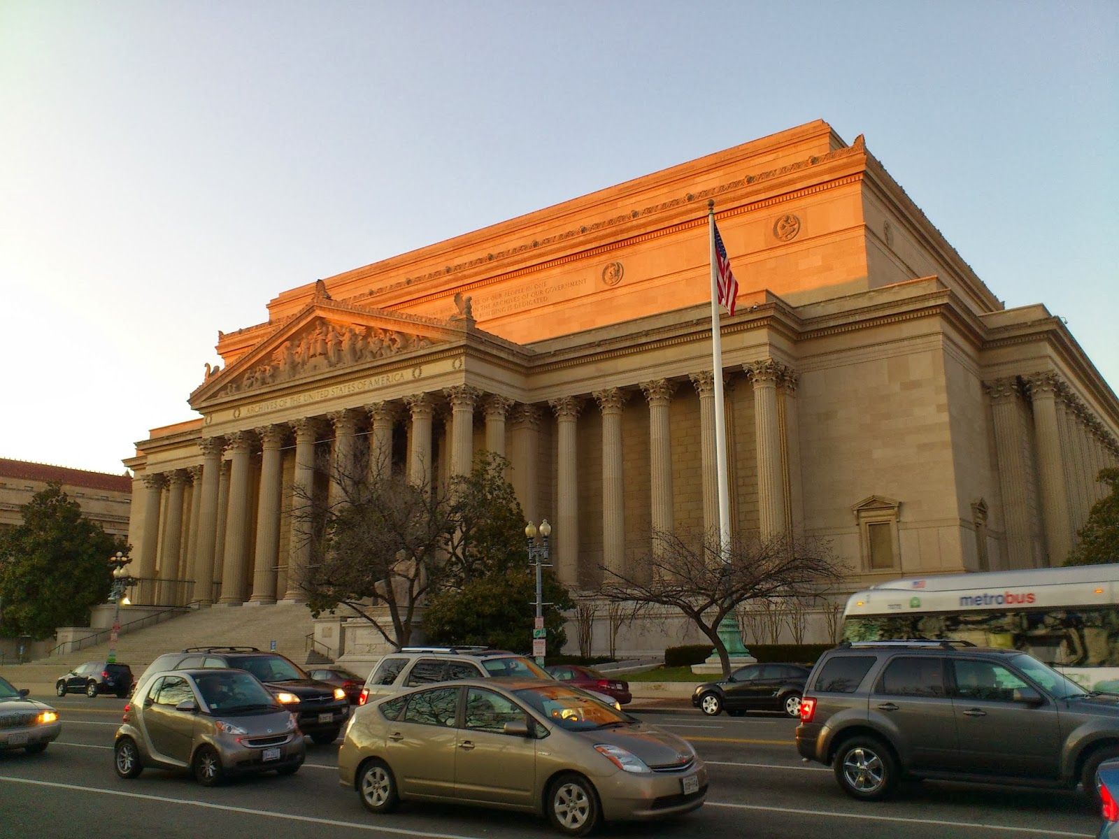 https://mdw-travel-data-us-east-1.s3.amazonaws.com/img/country/United-States/National-Archives/img_03.jpg