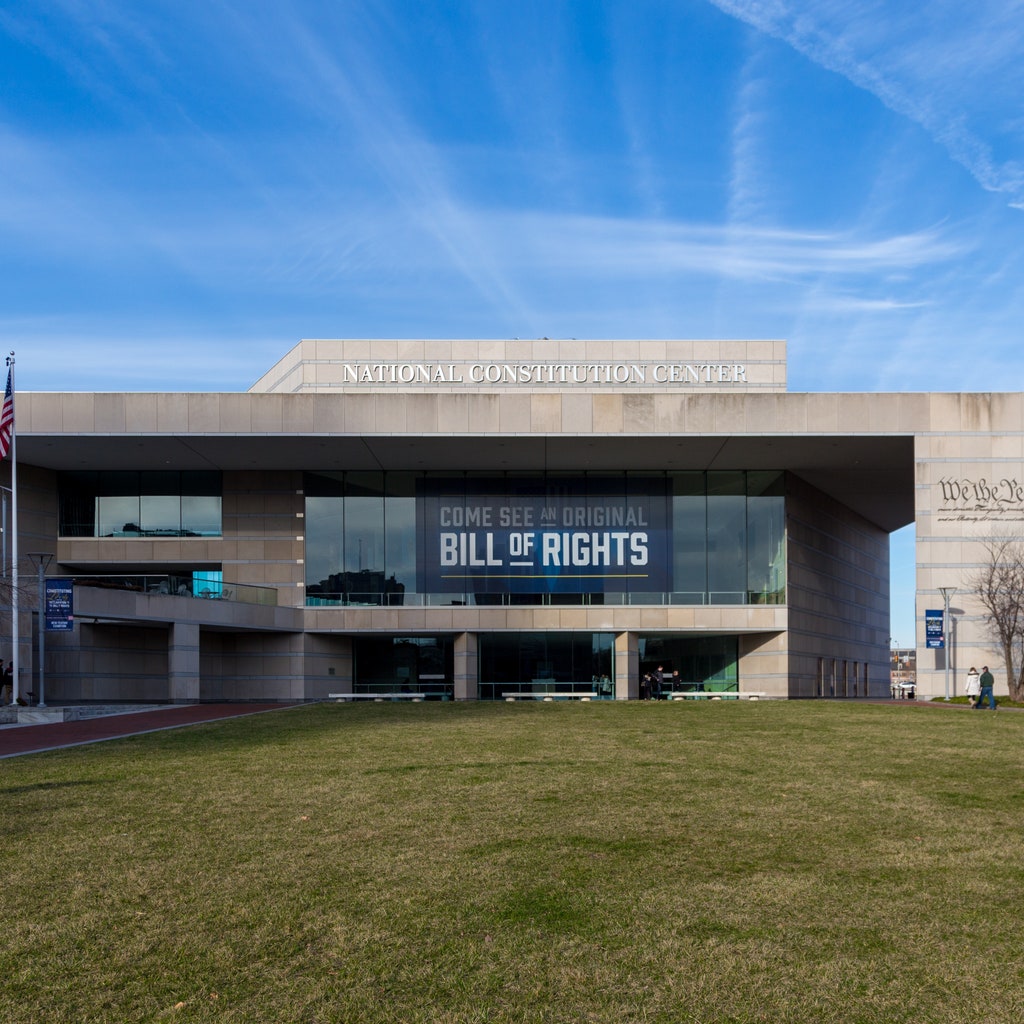 https://mdw-travel-data-us-east-1.s3.amazonaws.com/img/country/United-States/National-Constitution-Center/img_00.jpg