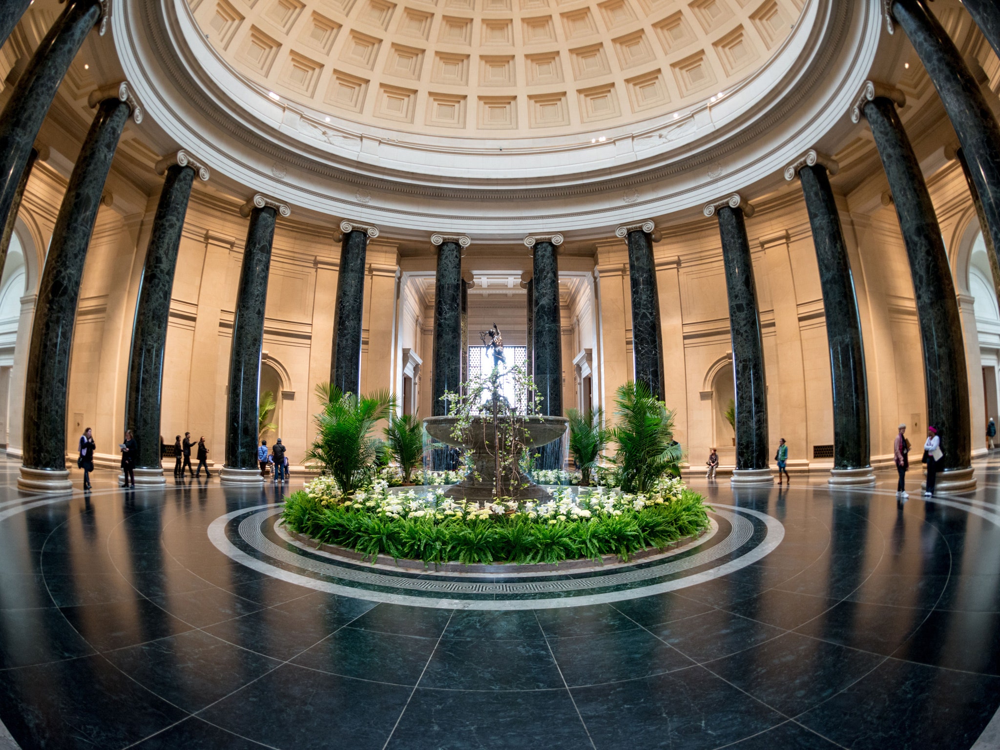 https://mdw-travel-data-us-east-1.s3.amazonaws.com/img/country/United-States/National-Gallery-of-Art/img_00.jpg