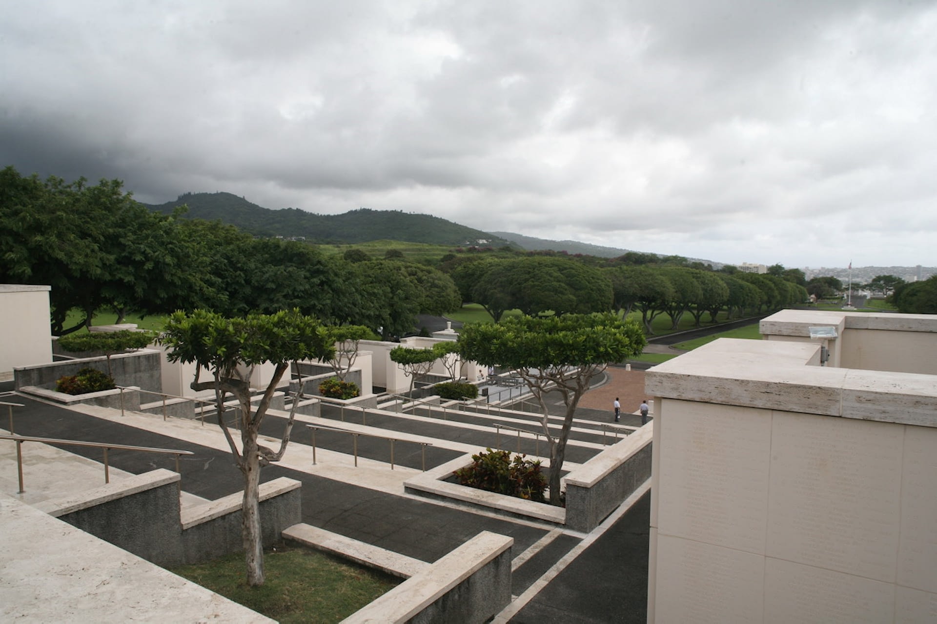 https://mdw-travel-data-us-east-1.s3.amazonaws.com/img/country/United-States/National-Memorial-Cemetery-of-the-Pacific/img_02.jpg