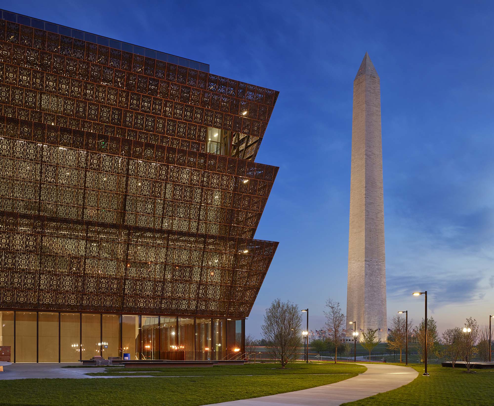 https://mdw-travel-data-us-east-1.s3.amazonaws.com/img/country/United-States/National-Museum-of-African-American-History-and-Culture/img_01.jpg