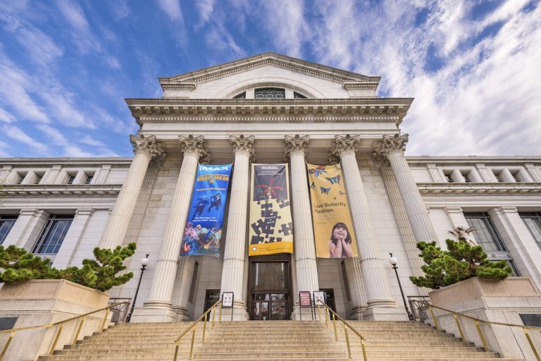 https://mdw-travel-data-us-east-1.s3.amazonaws.com/img/country/United-States/National-Museum-of-American-History/img_00.jpg