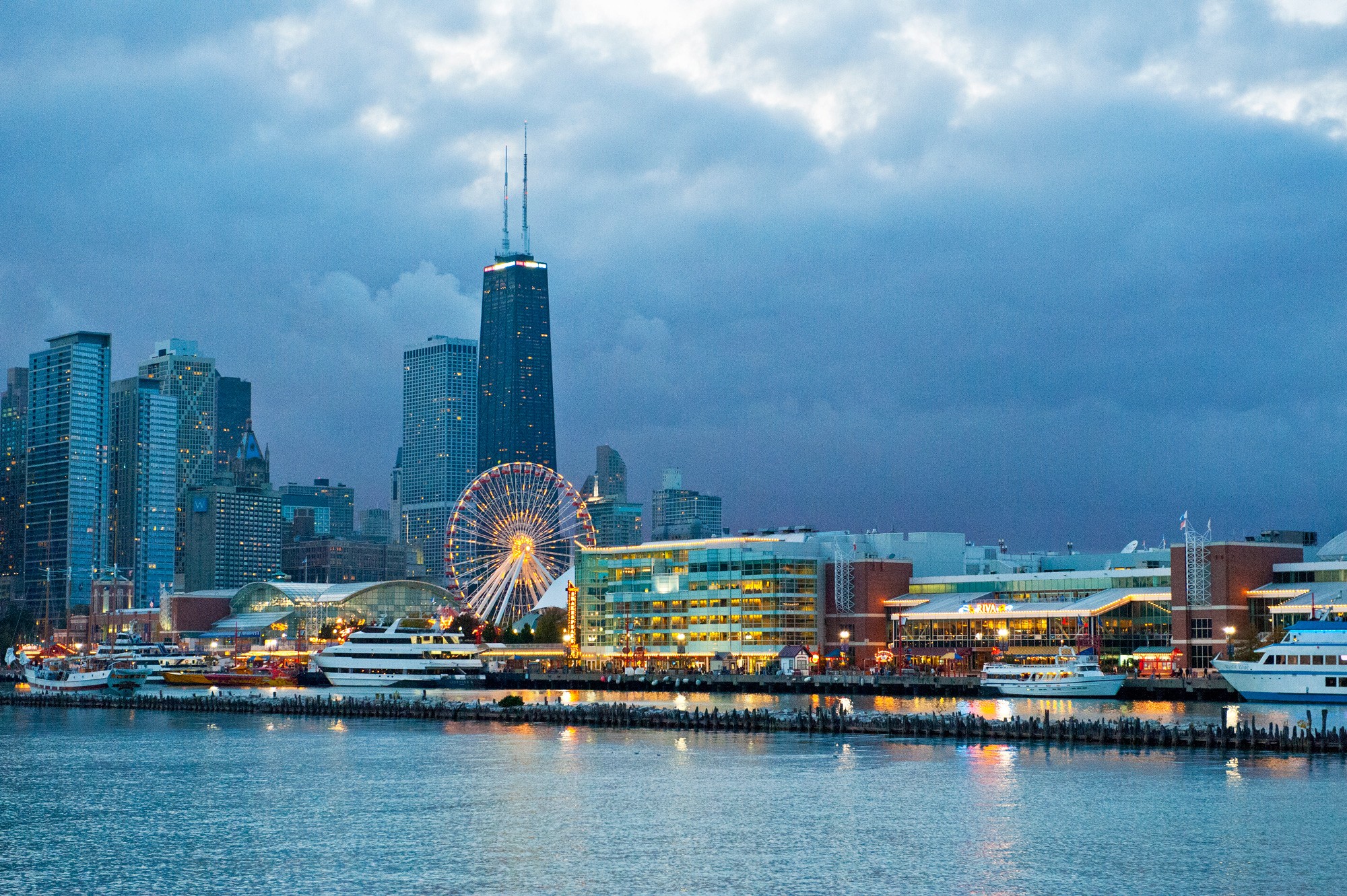 https://mdw-travel-data-us-east-1.s3.amazonaws.com/img/country/United-States/Navy-Pier/img_05.jpg