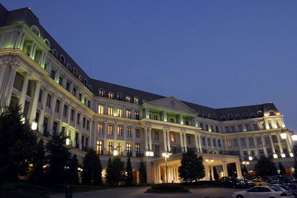 https://mdw-travel-data-us-east-1.s3.amazonaws.com/img/country/United-States/Nemacolin-Woodlands-Resort/img_02.jpg