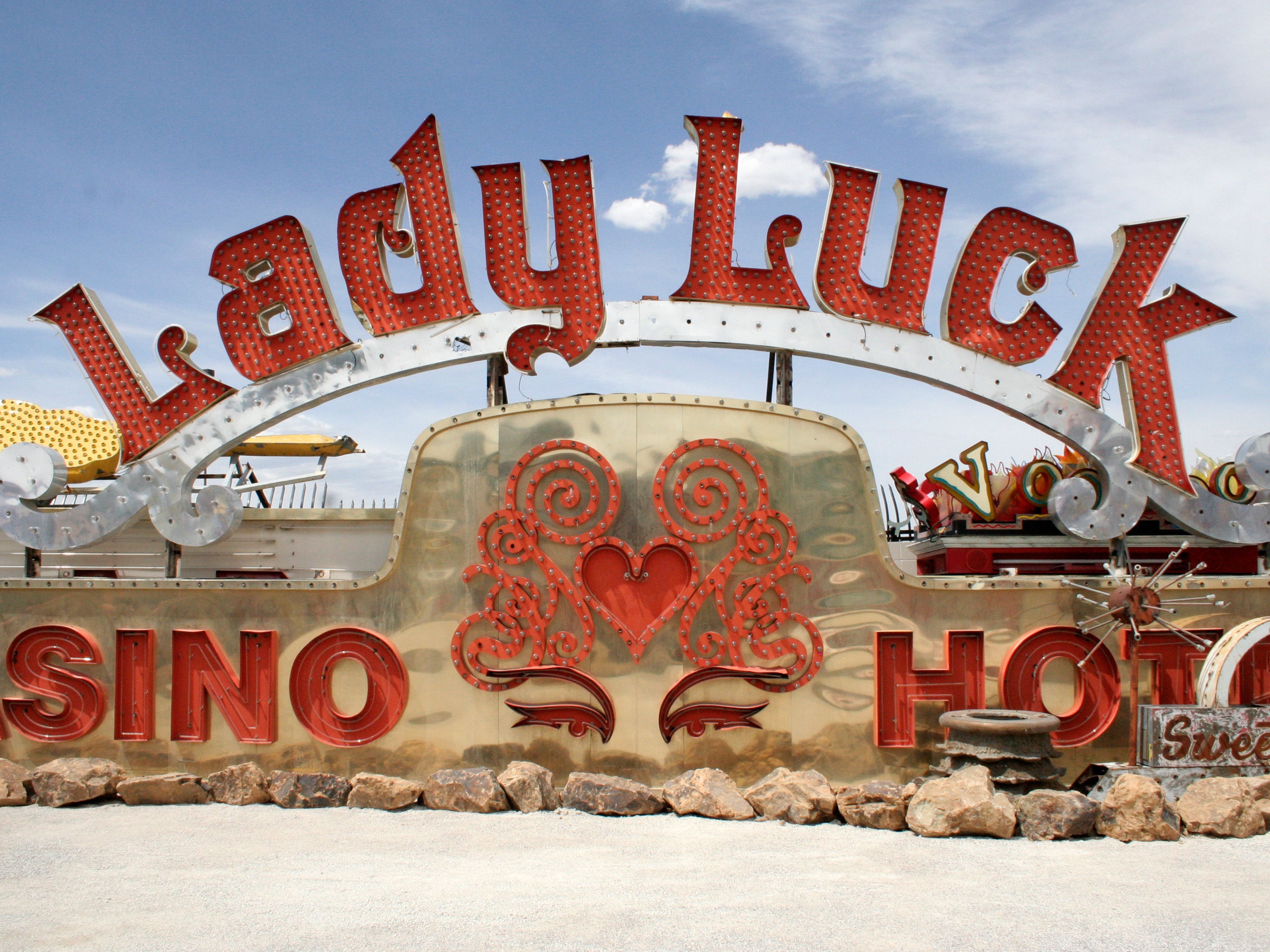 https://mdw-travel-data-us-east-1.s3.amazonaws.com/img/country/United-States/Neon-Museum/img_01.jpg