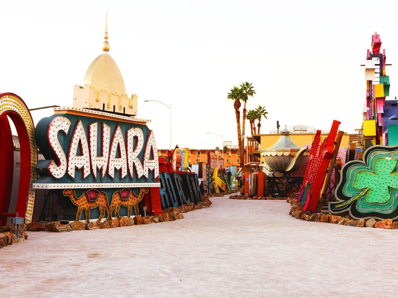 https://mdw-travel-data-us-east-1.s3.amazonaws.com/img/country/United-States/Neon-Museum/img_04.jpg