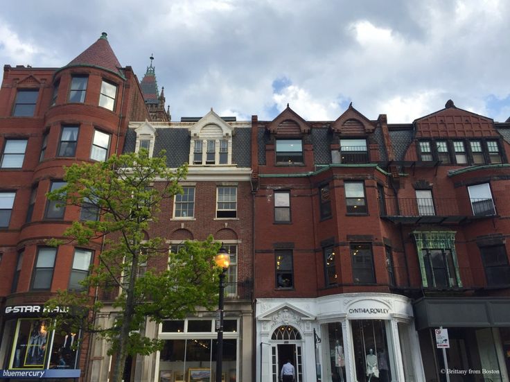 https://mdw-travel-data-us-east-1.s3.amazonaws.com/img/country/United-States/Newbury-Street/img_01.jpg