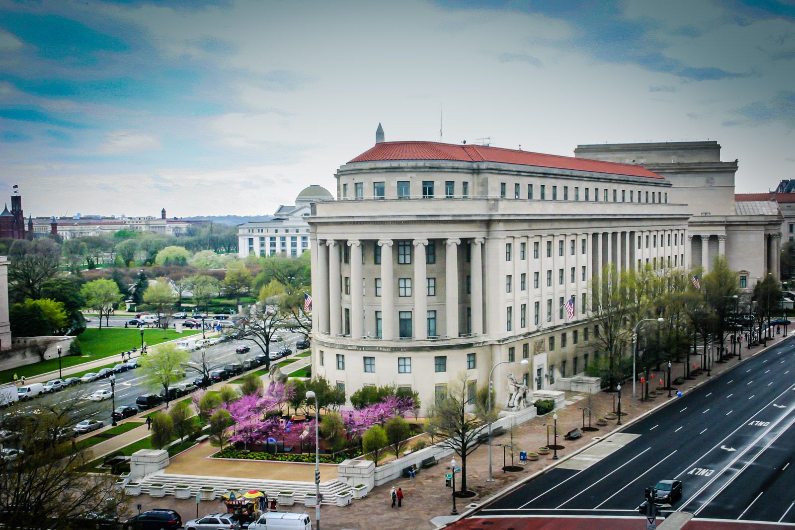 https://mdw-travel-data-us-east-1.s3.amazonaws.com/img/country/United-States/Newseum/img_01.jpg
