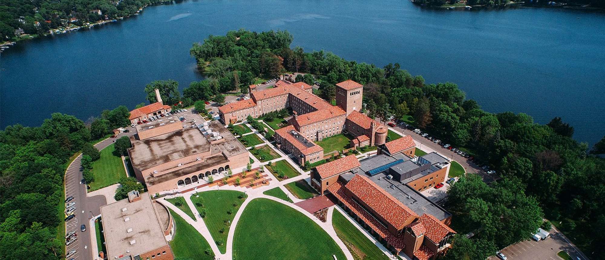 https://mdw-travel-data-us-east-1.s3.amazonaws.com/img/country/United-States/Northwestern-University/img_05.jpg