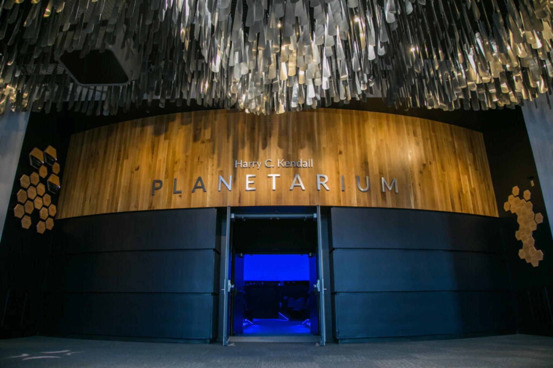 https://mdw-travel-data-us-east-1.s3.amazonaws.com/img/country/United-States/OMSI-Kendall-Planetarium/img_02.jpg