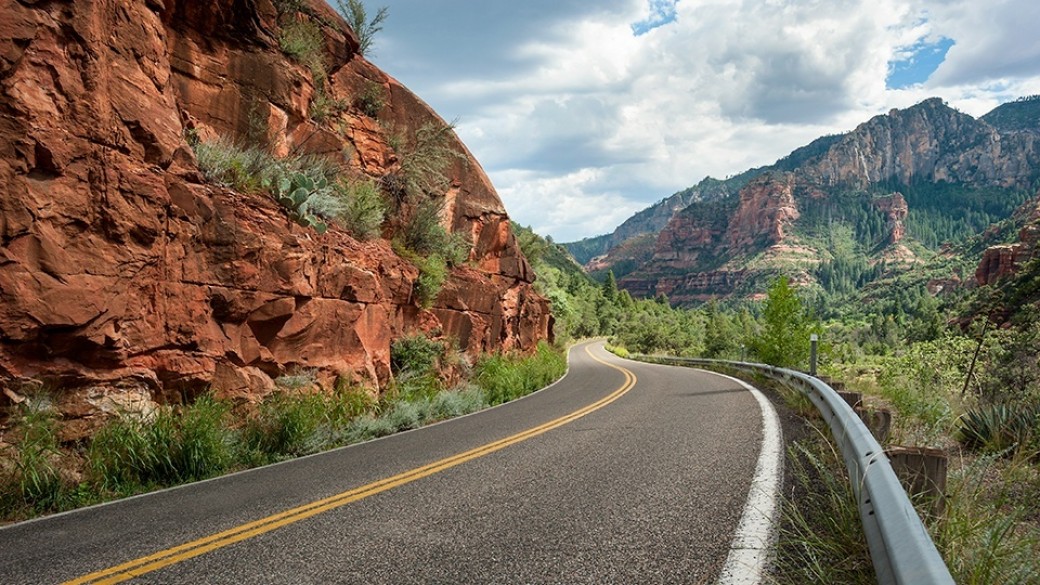 https://mdw-travel-data-us-east-1.s3.amazonaws.com/img/country/United-States/Oak-Creek-Canyon/img_02.jpg