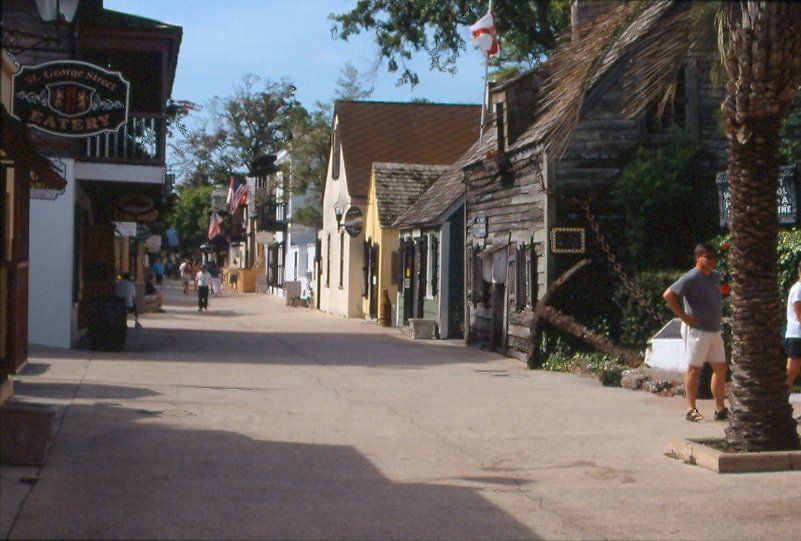 https://mdw-travel-data-us-east-1.s3.amazonaws.com/img/country/United-States/Old-Town/img_02.jpg