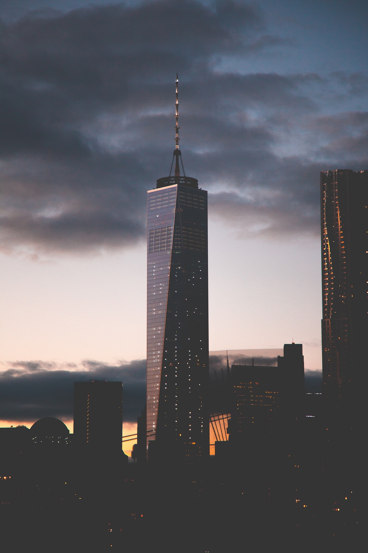 https://mdw-travel-data-us-east-1.s3.amazonaws.com/img/country/United-States/One-World-Trade-Center/img_01.jpg