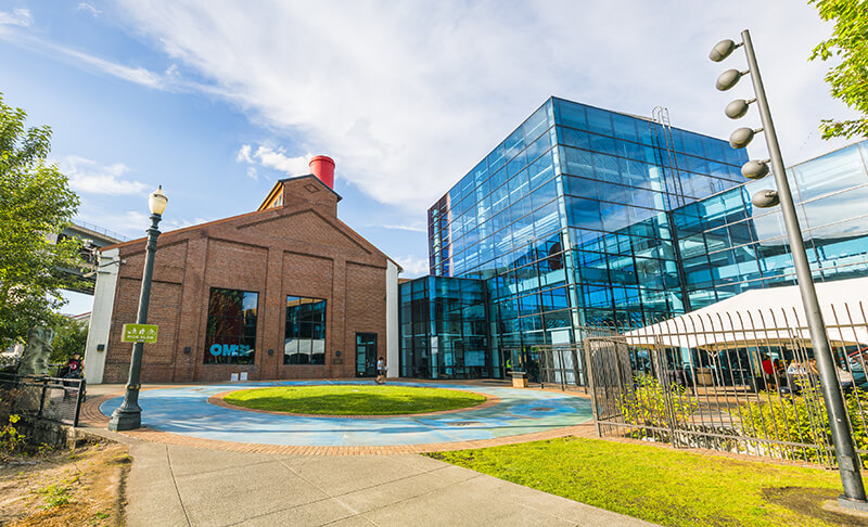 https://mdw-travel-data-us-east-1.s3.amazonaws.com/img/country/United-States/Oregon-Museum-of-Science-and-Industry/img_00.jpg