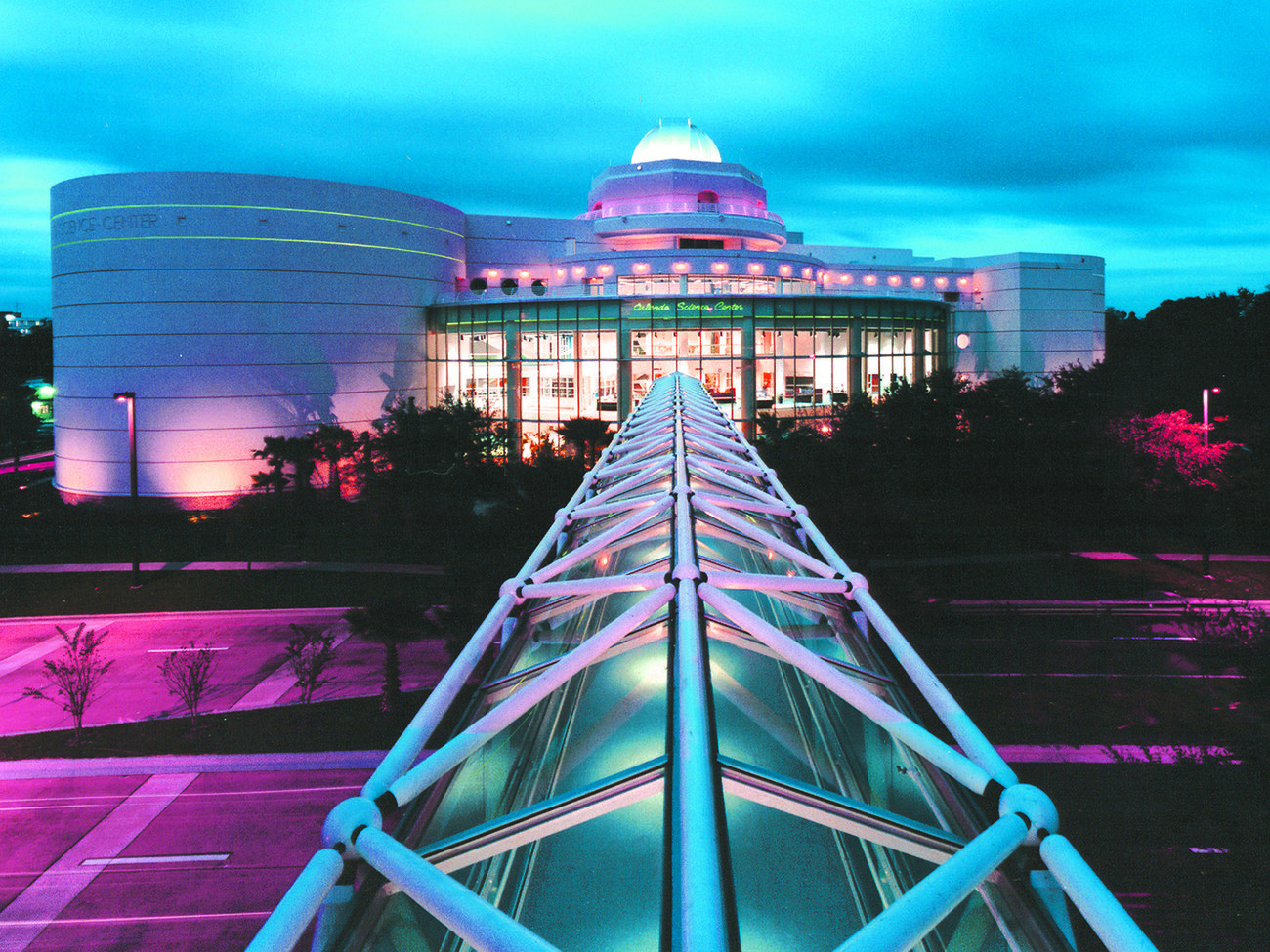 https://mdw-travel-data-us-east-1.s3.amazonaws.com/img/country/United-States/Orlando-Science-Center/img_05.jpg