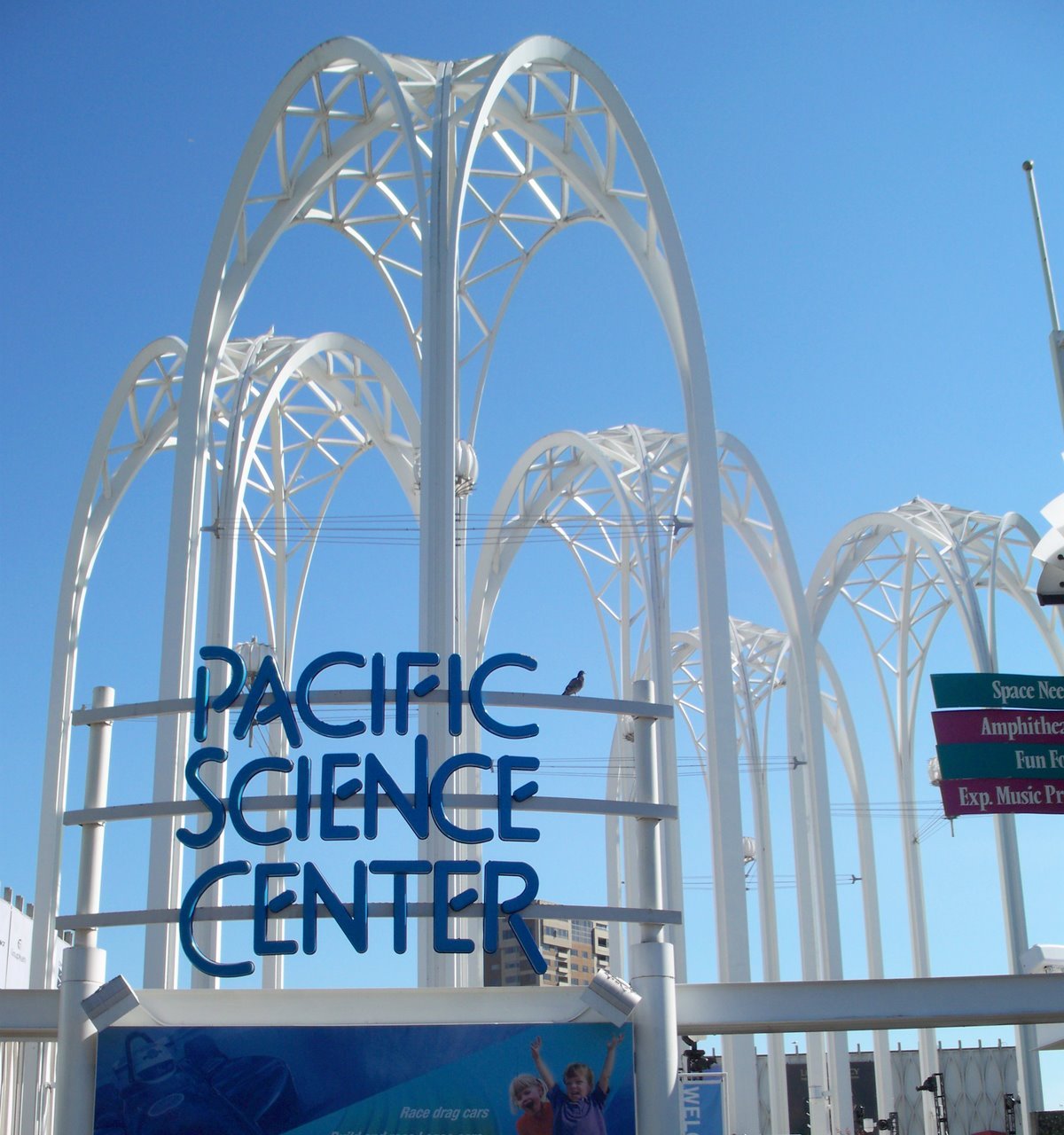 https://mdw-travel-data-us-east-1.s3.amazonaws.com/img/country/United-States/Pacific-Science-Center/img_02.jpg