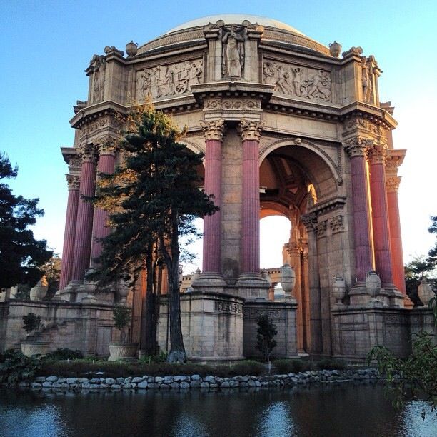 https://mdw-travel-data-us-east-1.s3.amazonaws.com/img/country/United-States/Palace-of-Fine-Arts/img_00.jpg
