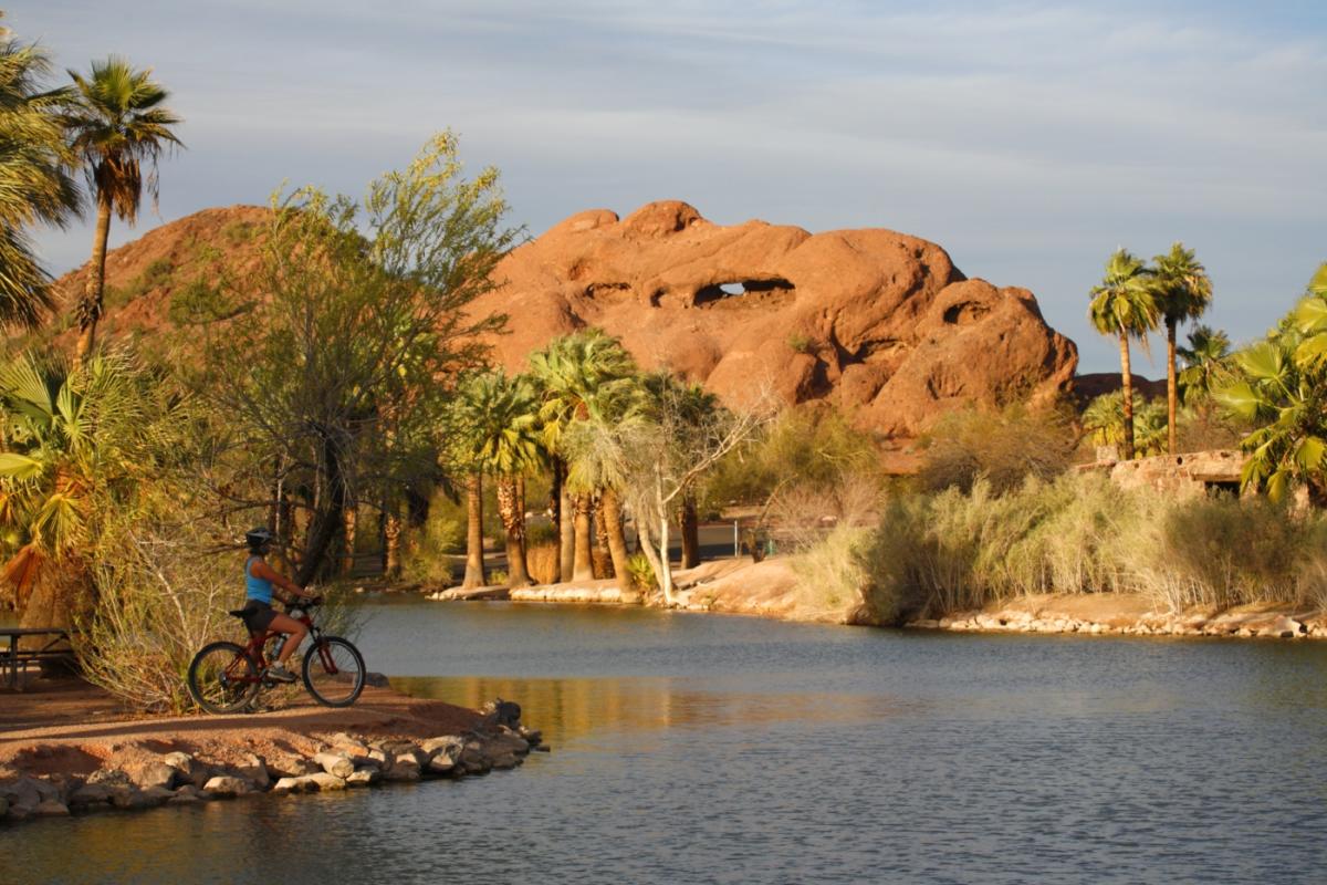 https://mdw-travel-data-us-east-1.s3.amazonaws.com/img/country/United-States/Papago-Park/img_02.jpg