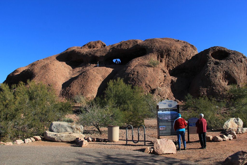 https://mdw-travel-data-us-east-1.s3.amazonaws.com/img/country/United-States/Papago-Park/img_03.jpg