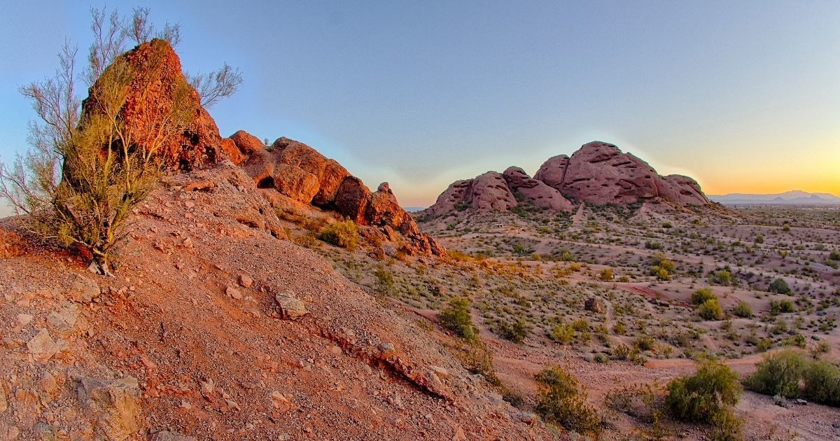 https://mdw-travel-data-us-east-1.s3.amazonaws.com/img/country/United-States/Papago-Park/img_04.jpg