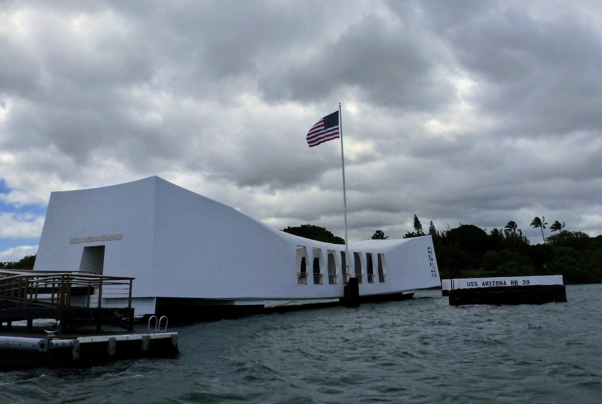 https://mdw-travel-data-us-east-1.s3.amazonaws.com/img/country/United-States/Pearl-Harbor-National-Memorial/img_00.jpg