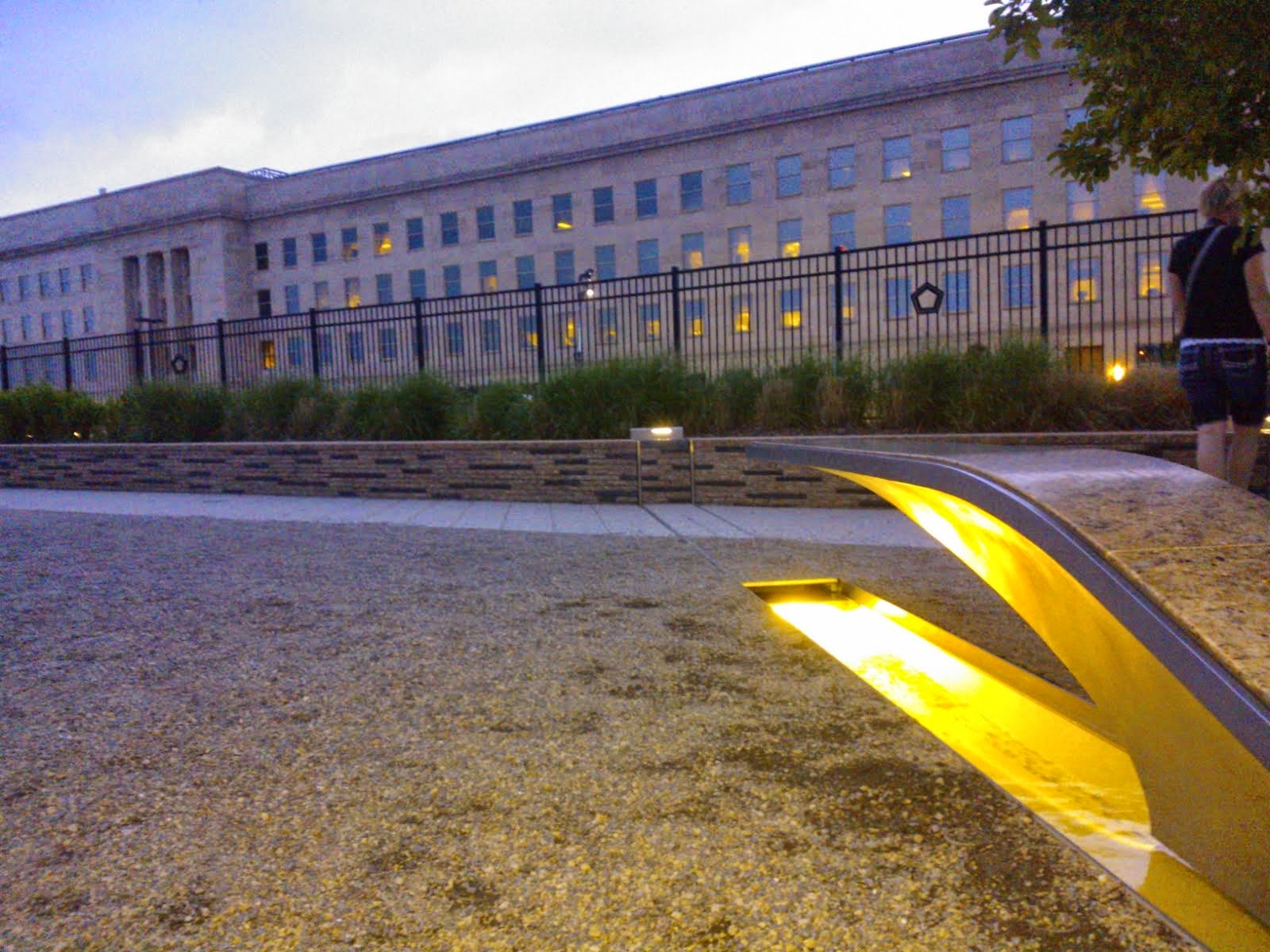 https://mdw-travel-data-us-east-1.s3.amazonaws.com/img/country/United-States/Pentagon-Memorial/img_04.jpg