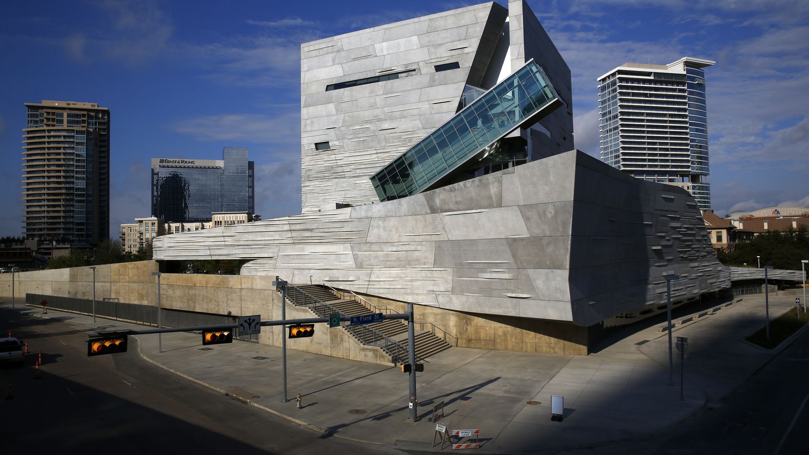 https://mdw-travel-data-us-east-1.s3.amazonaws.com/img/country/United-States/Perot-Museum-of-Nature-and-Science/img_00.jpg