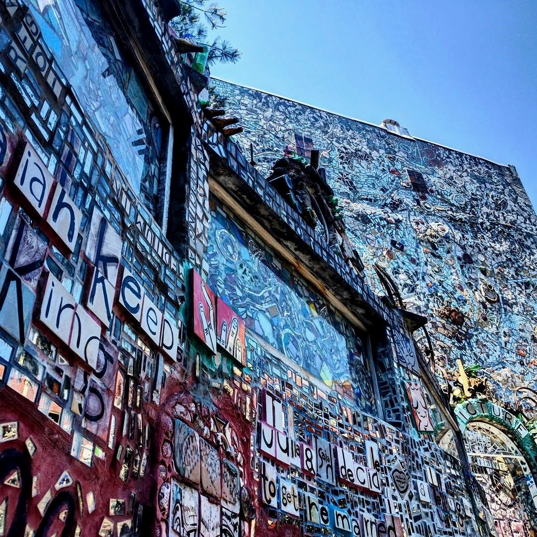 https://mdw-travel-data-us-east-1.s3.amazonaws.com/img/country/United-States/Philadelphias-Magic-Gardens/img_02.jpg