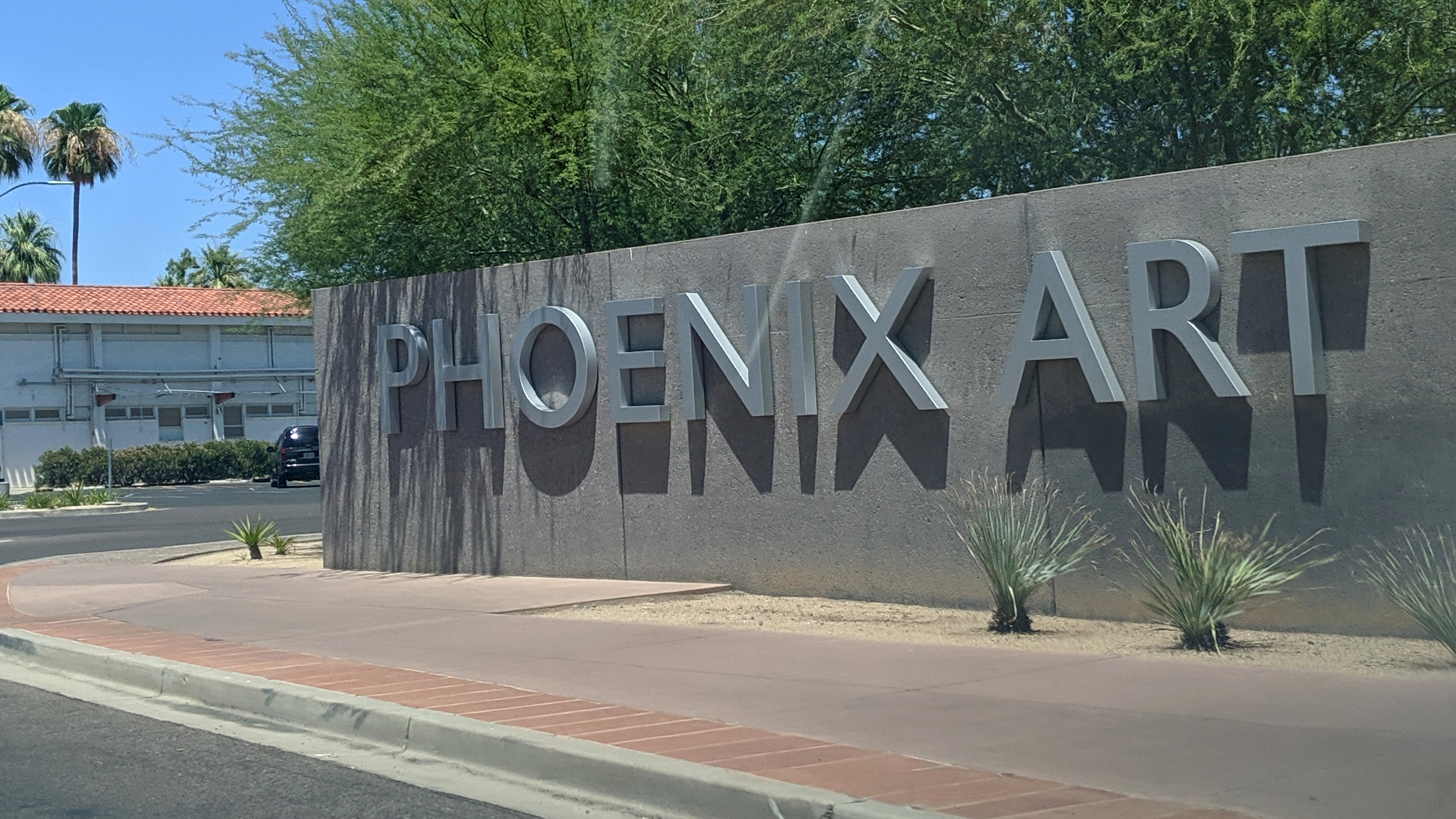 https://mdw-travel-data-us-east-1.s3.amazonaws.com/img/country/United-States/Phoenix-Art-Museum/img_01.jpg