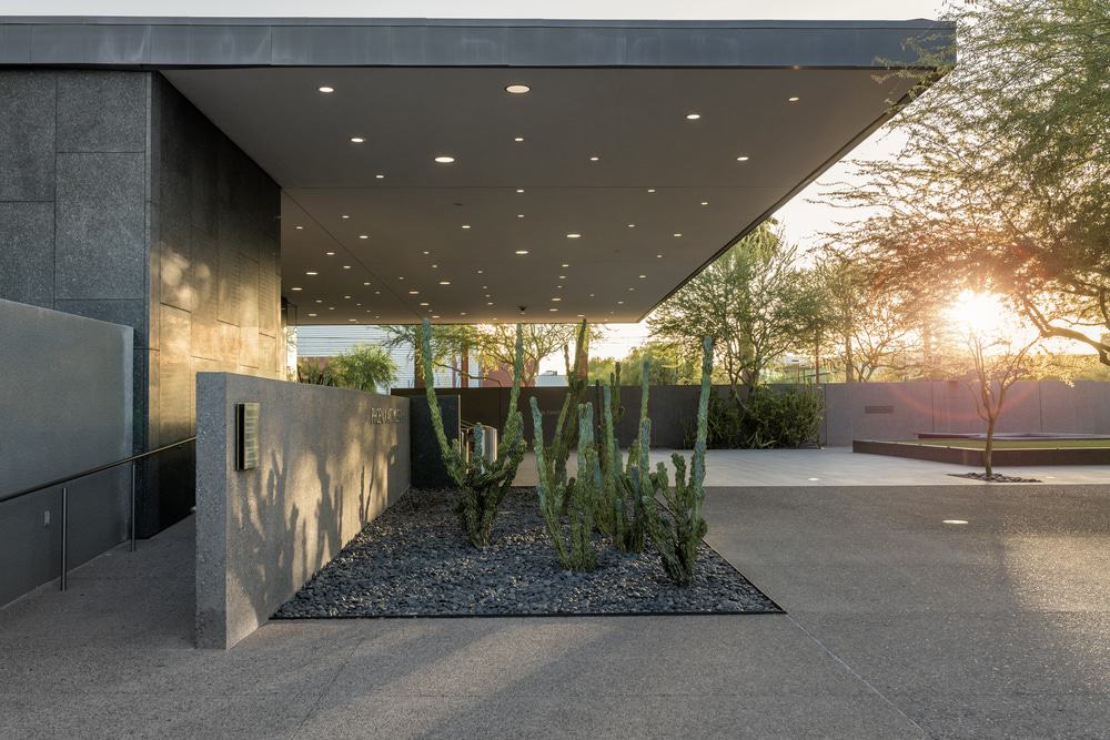 https://mdw-travel-data-us-east-1.s3.amazonaws.com/img/country/United-States/Phoenix-Art-Museum/img_03.jpg