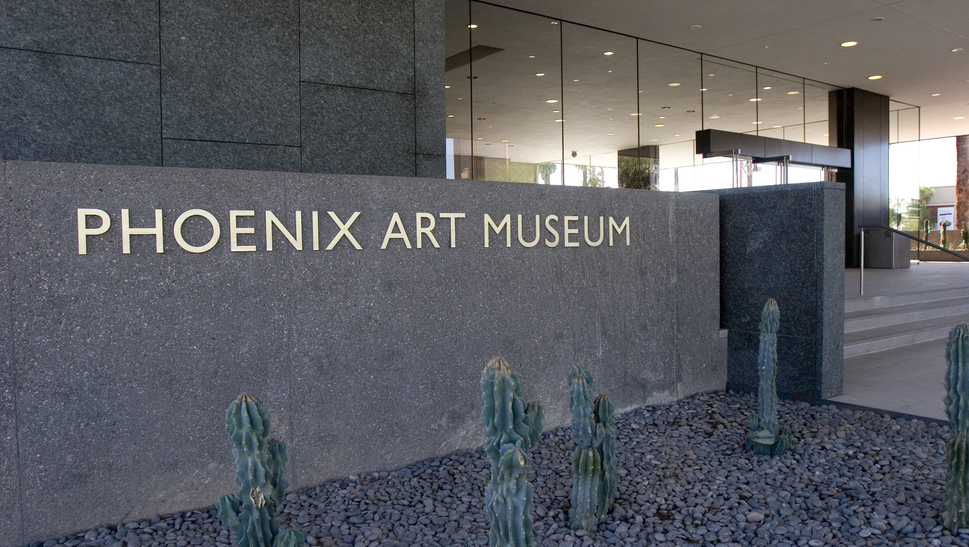 https://mdw-travel-data-us-east-1.s3.amazonaws.com/img/country/United-States/Phoenix-Art-Museum/img_04.jpg