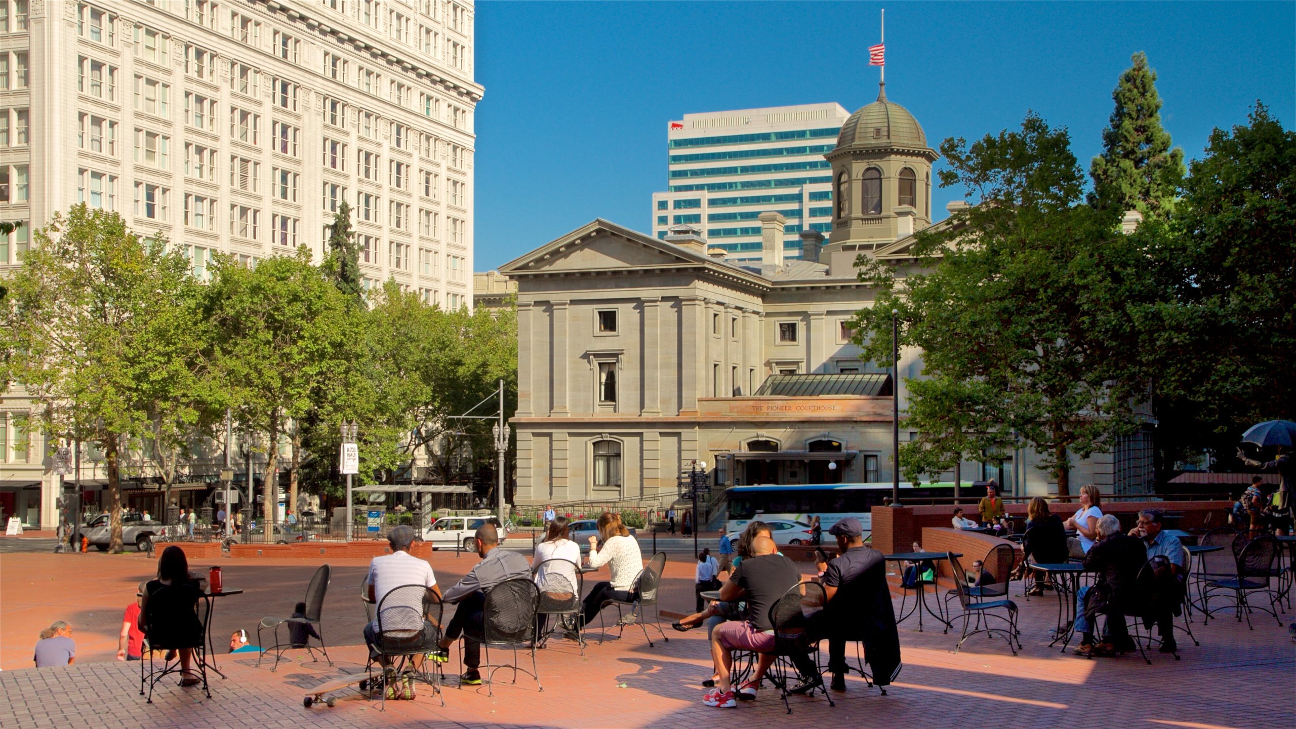 https://mdw-travel-data-us-east-1.s3.amazonaws.com/img/country/United-States/Pioneer-Courthouse-Square/img_01.jpg