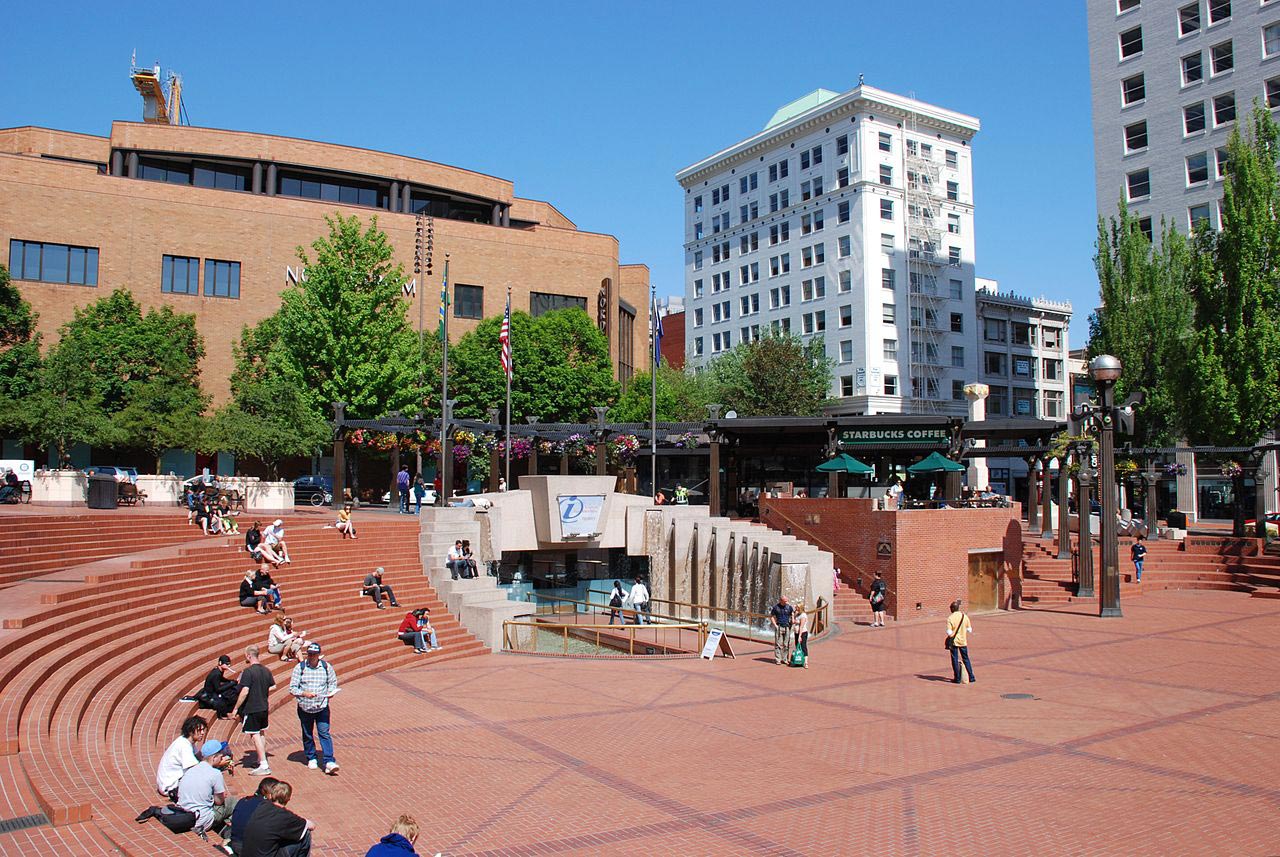 https://mdw-travel-data-us-east-1.s3.amazonaws.com/img/country/United-States/Pioneer-Courthouse-Square/img_03.jpg
