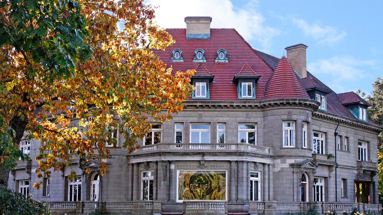 https://mdw-travel-data-us-east-1.s3.amazonaws.com/img/country/United-States/Pittock-Mansion/img_00.jpg