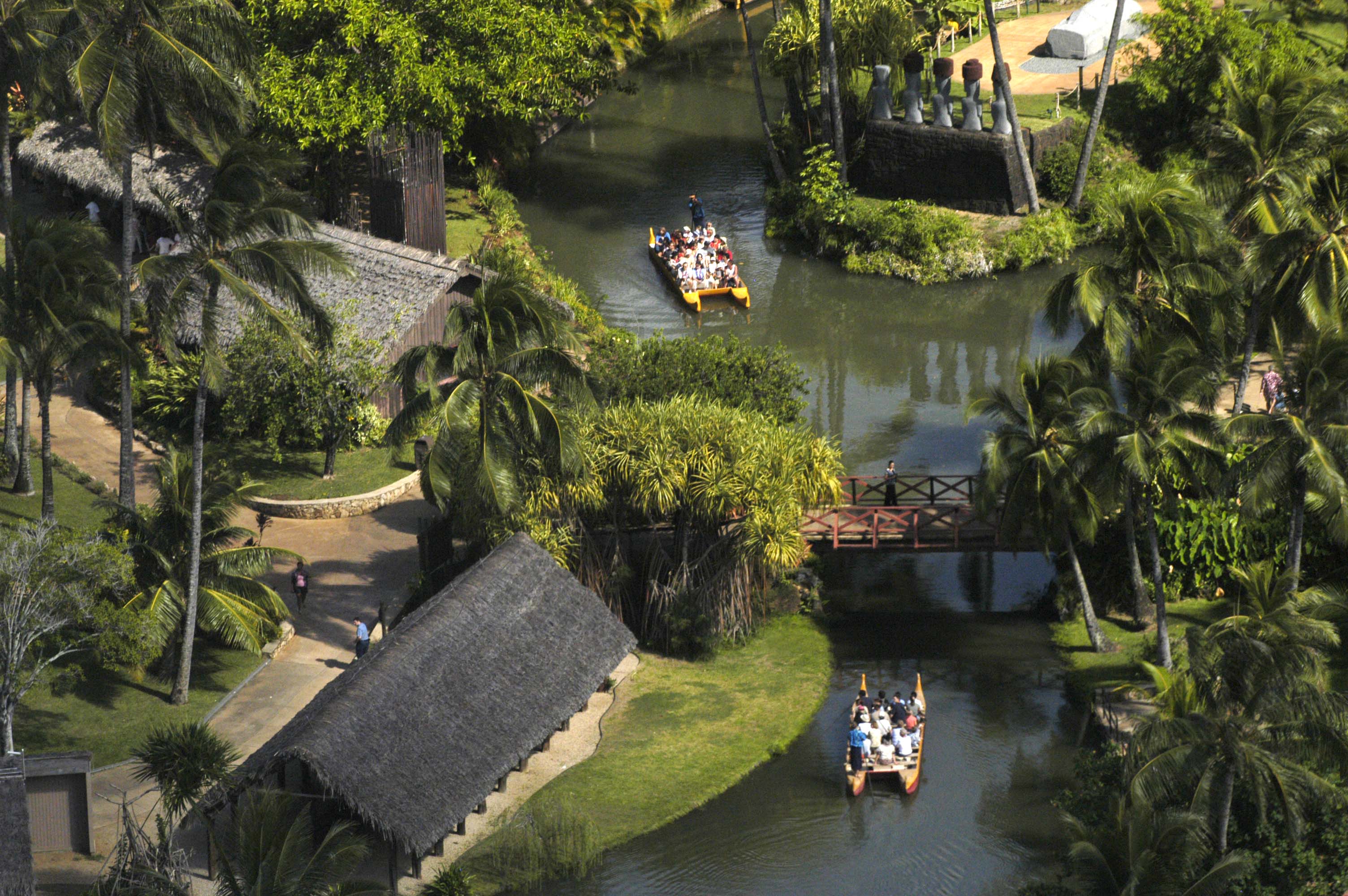 https://mdw-travel-data-us-east-1.s3.amazonaws.com/img/country/United-States/Polynesian-Cultural-Center/img_05.jpg