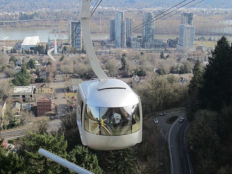 https://mdw-travel-data-us-east-1.s3.amazonaws.com/img/country/United-States/Portland-Aerial-Tram/img_01.jpg