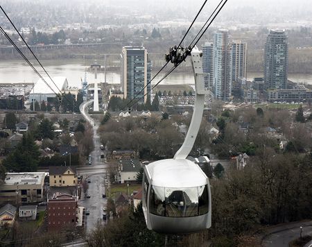 https://mdw-travel-data-us-east-1.s3.amazonaws.com/img/country/United-States/Portland-Aerial-Tram/img_02.jpg
