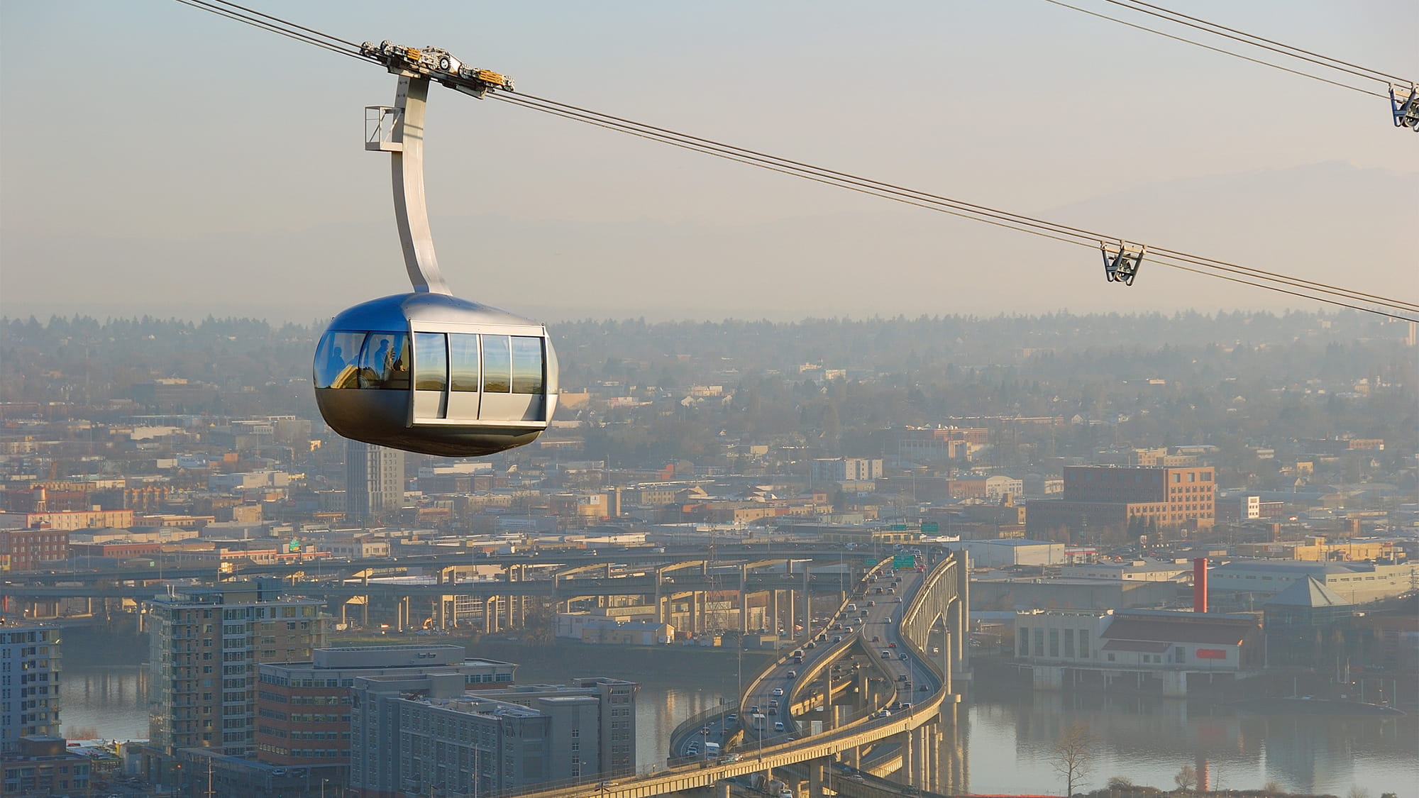 https://mdw-travel-data-us-east-1.s3.amazonaws.com/img/country/United-States/Portland-Aerial-Tram/img_03.jpg
