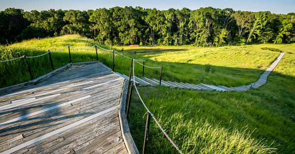 https://mdw-travel-data-us-east-1.s3.amazonaws.com/img/country/United-States/Poverty-Point/img_02.jpg