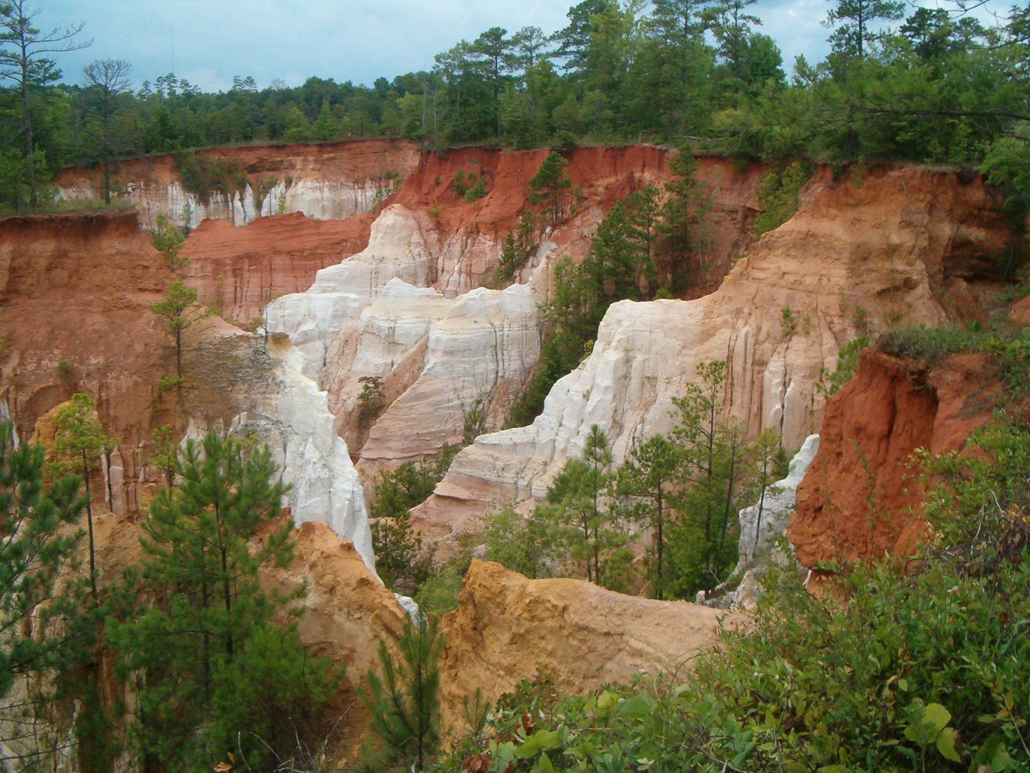 https://mdw-travel-data-us-east-1.s3.amazonaws.com/img/country/United-States/Providence-Canyon-State-Park/img_03.jpg