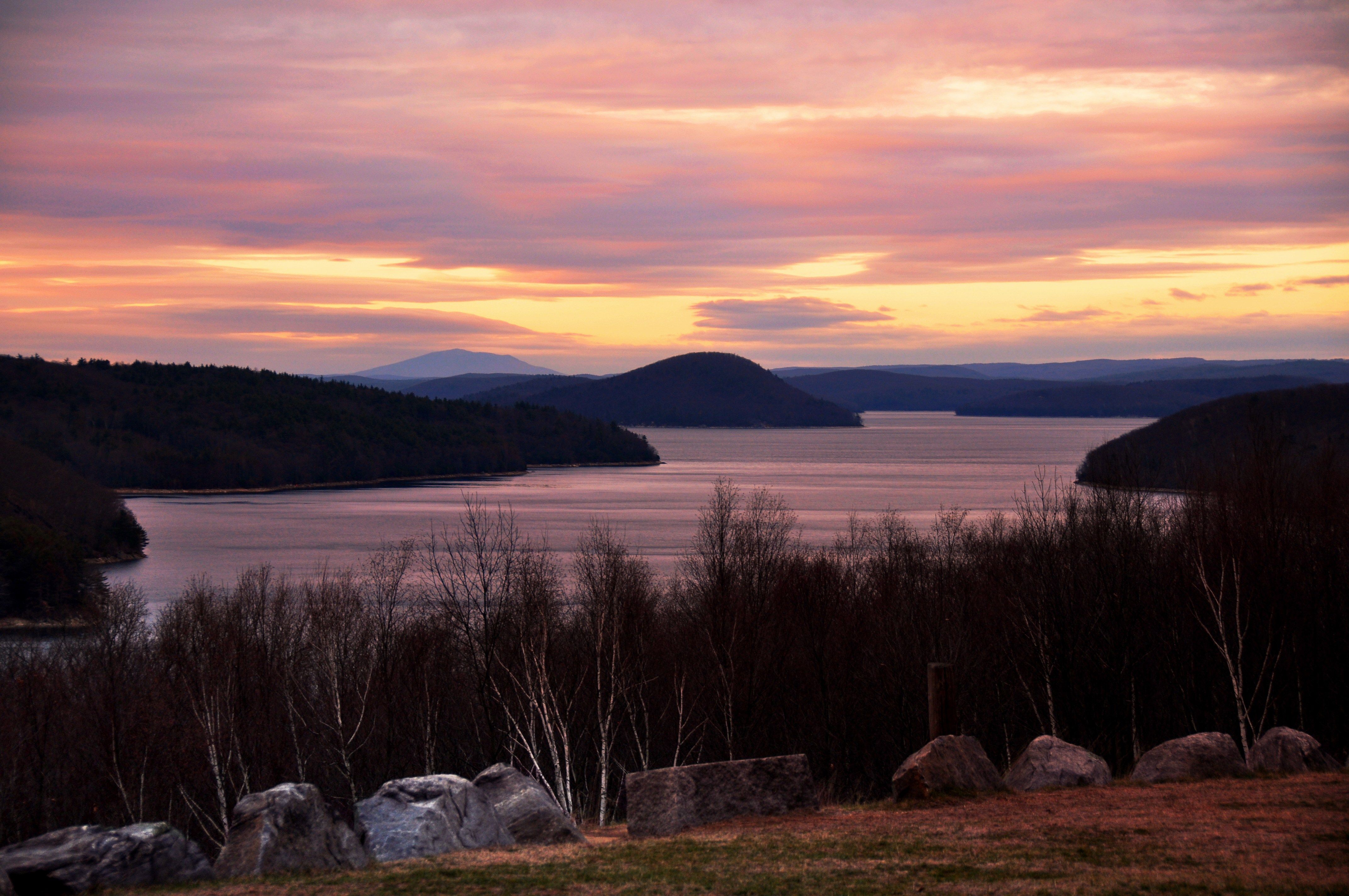 https://mdw-travel-data-us-east-1.s3.amazonaws.com/img/country/United-States/Quabbin-Reservoir/img_01.jpg