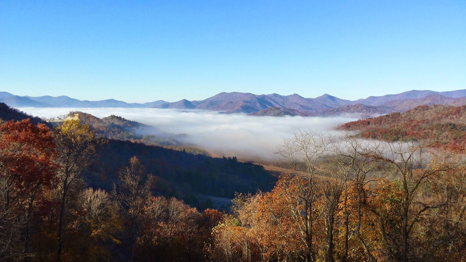 https://mdw-travel-data-us-east-1.s3.amazonaws.com/img/country/United-States/Rabun-Bald/img_02.jpg