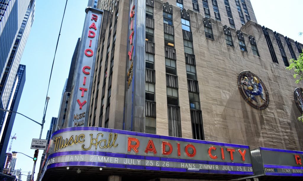 https://mdw-travel-data-us-east-1.s3.amazonaws.com/img/country/United-States/Radio-City-Music-Hall/img_03.jpg